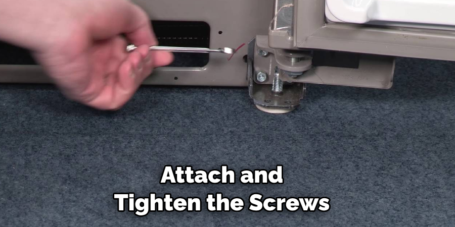 Attach and Tighten the Screws 