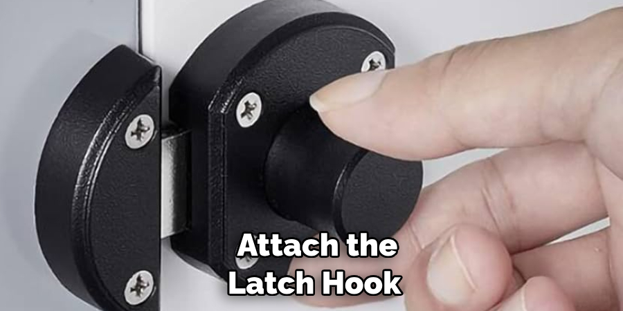  Attach the Latch Hook 