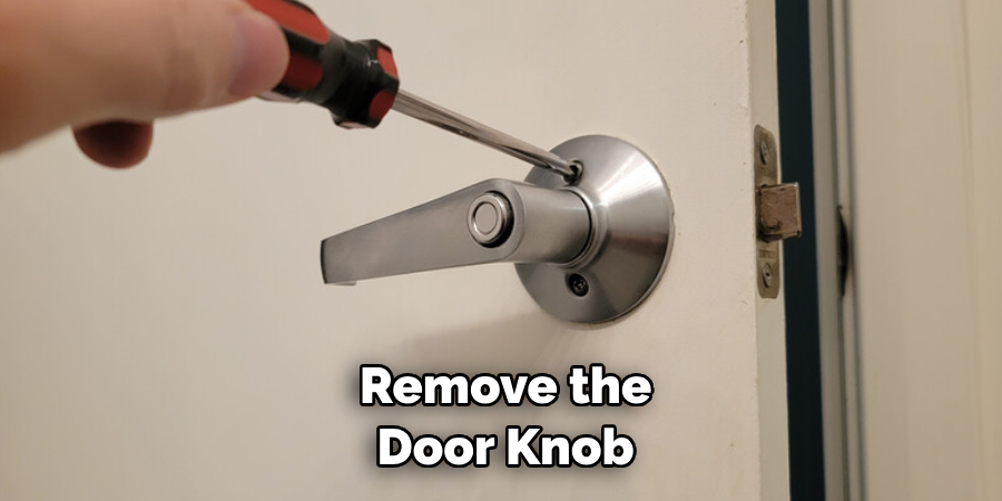  Remove the Door Knob