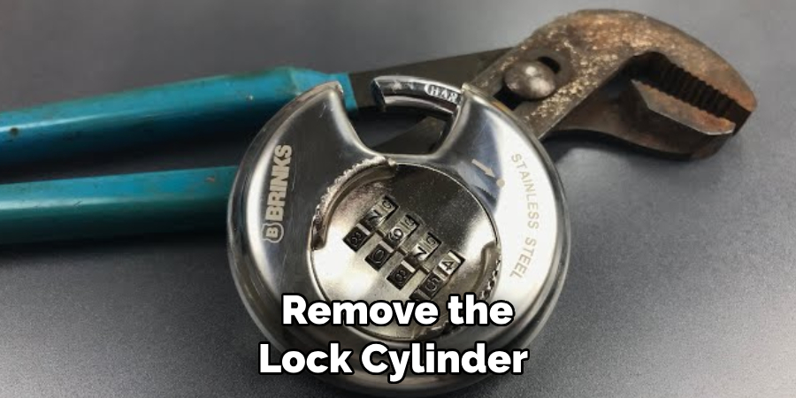  Remove the Lock Cylinder 