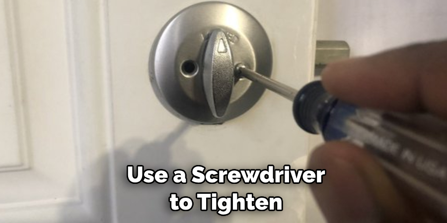  Use a Screwdriver to Tighten