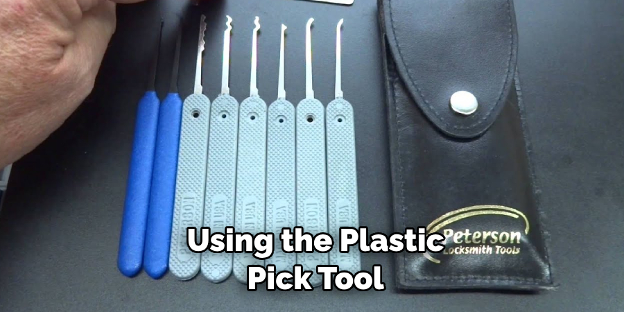  Using the Plastic Pick Tool
