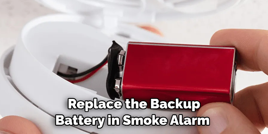 Replace the Backup 
Battery in Your Smoke Alarm 