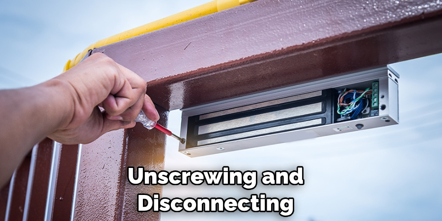 Unscrewing and 
Disconnecting 