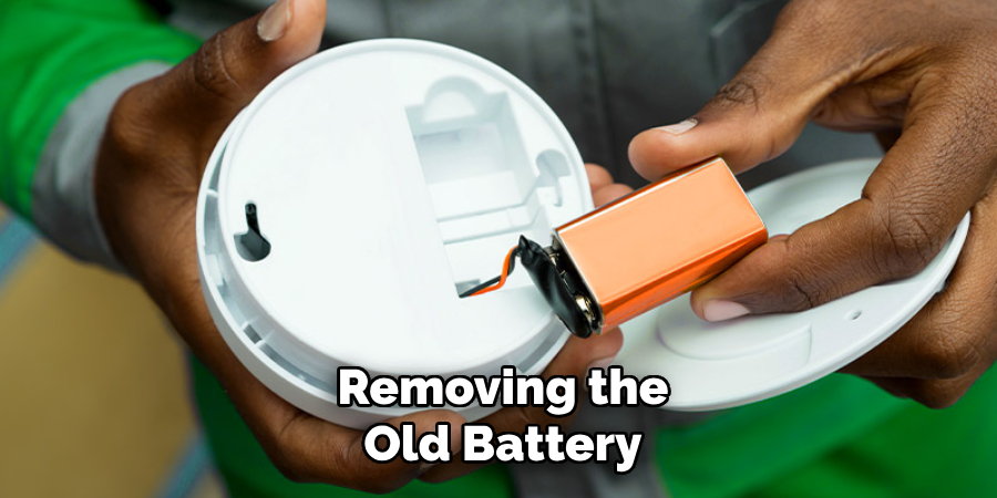 Removing the Old Battery