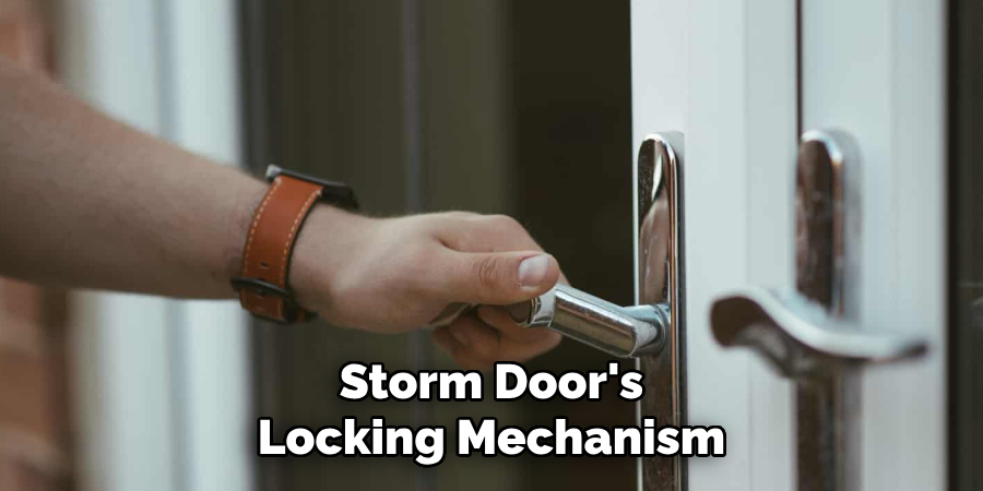 Storm Door's Locking Mechanism