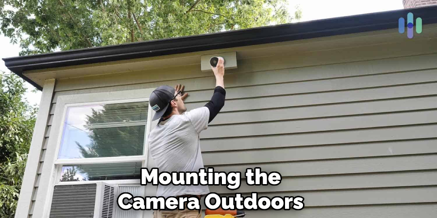 Mounting the
Camera Outdoors