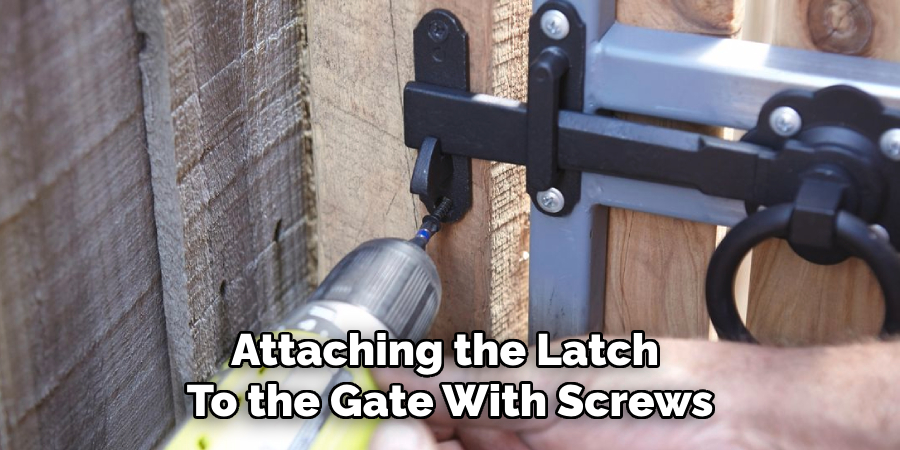 Attaching the Latch 
To the Gate With Screws