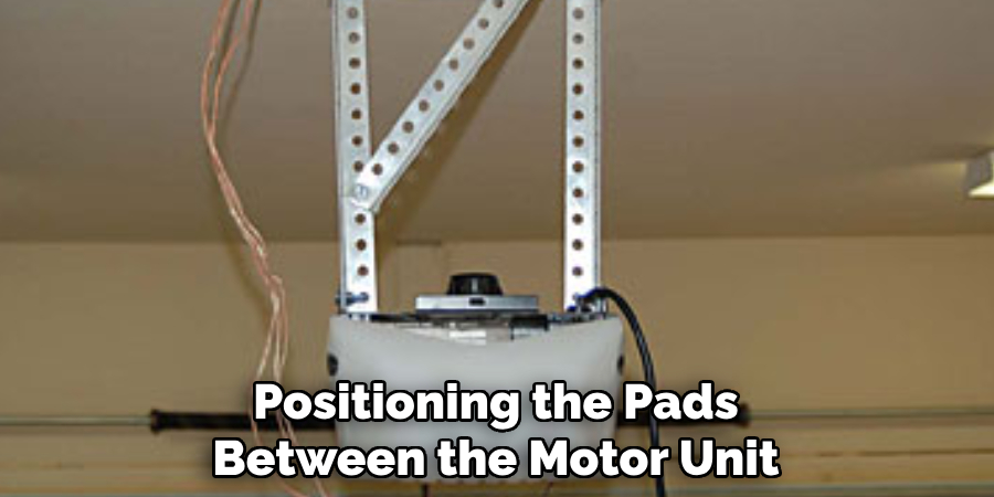 Positioning the Pads Between the Motor Unit