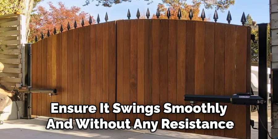 Ensure It Swings Smoothly 
And Without Any Resistance