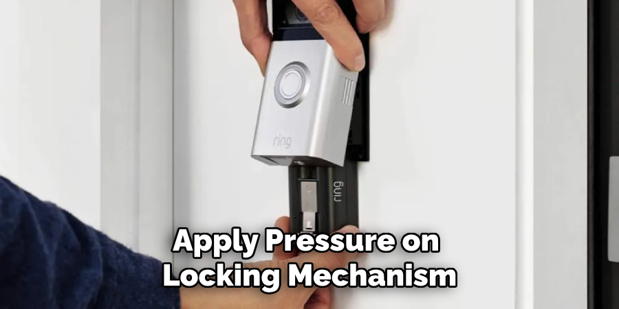 Apply Pressure on 
Locking Mechanism