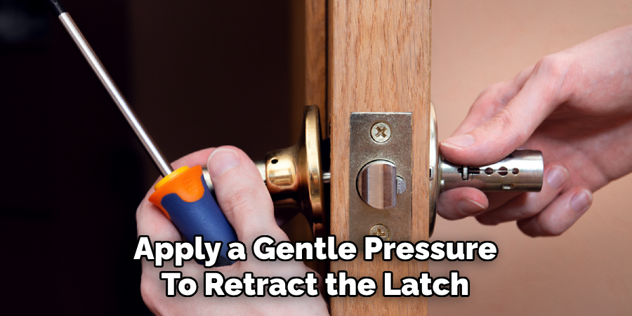 Apply a Gentle Pressure
To Retract the Latch