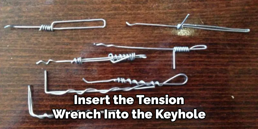 Insert the Tension
Wrench Into the Keyhole