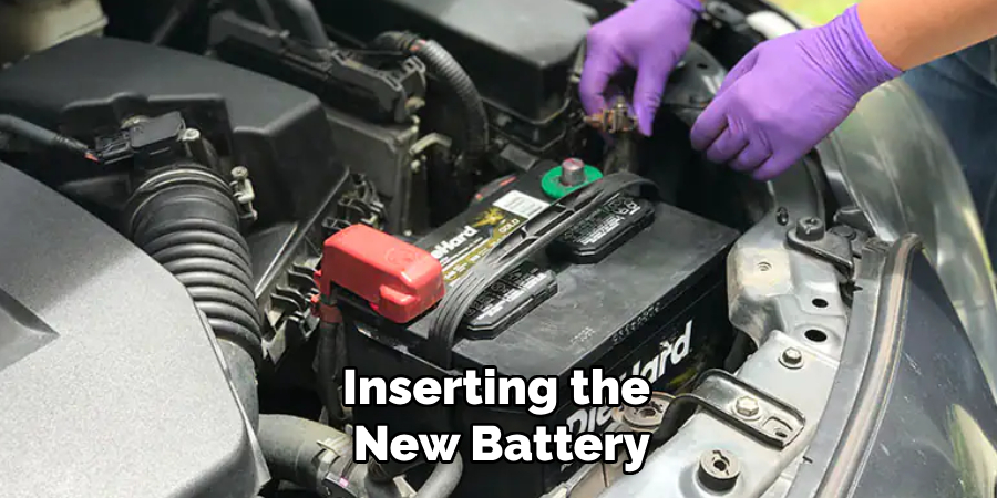 Inserting the 
New Battery