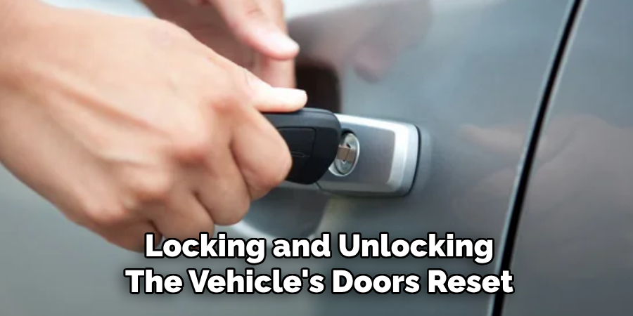 Locking and Unlocking
The Vehicle's Doors Reset