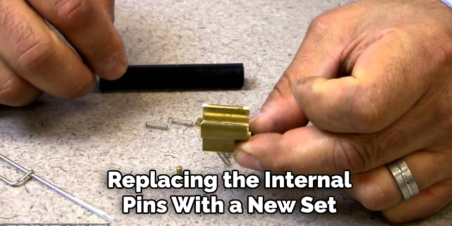 Replacing the Internal
Pins With a New Set