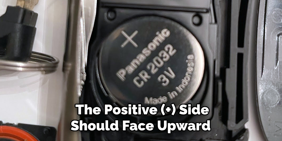 The Positive (+) Side
Should Face Upward 