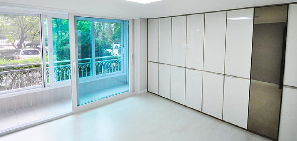 How to Tint Safety Glass at Home