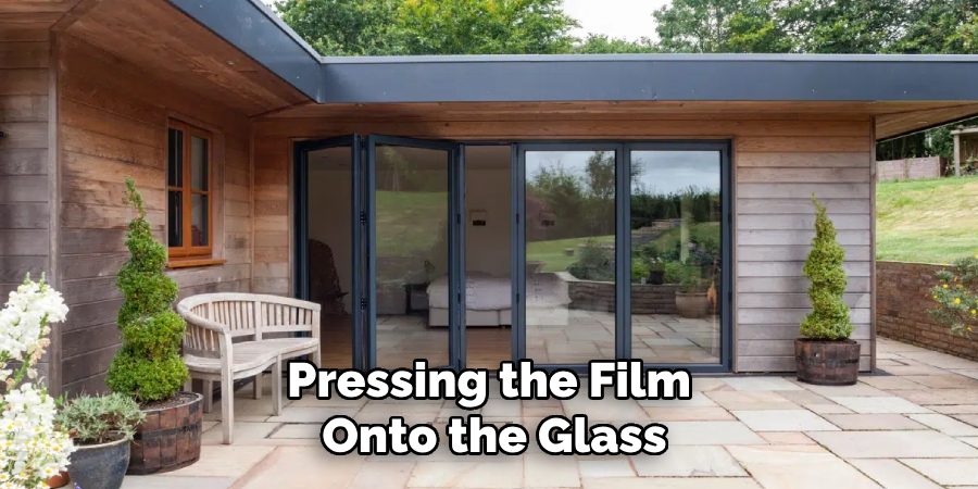 Pressing the Film
Onto the Glass
