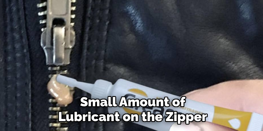 Small Amount of
Lubricant on the Zipper