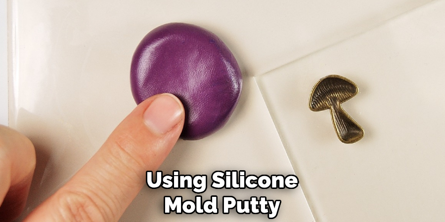 Using Silicone
Mold Putty 