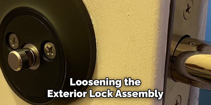 Loosening the Exterior Lock Assembly