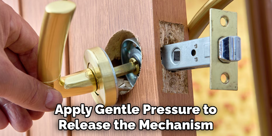 Apply Gentle Pressure to
Release the Mechanism