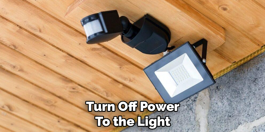 Turn Off Power
To the Light